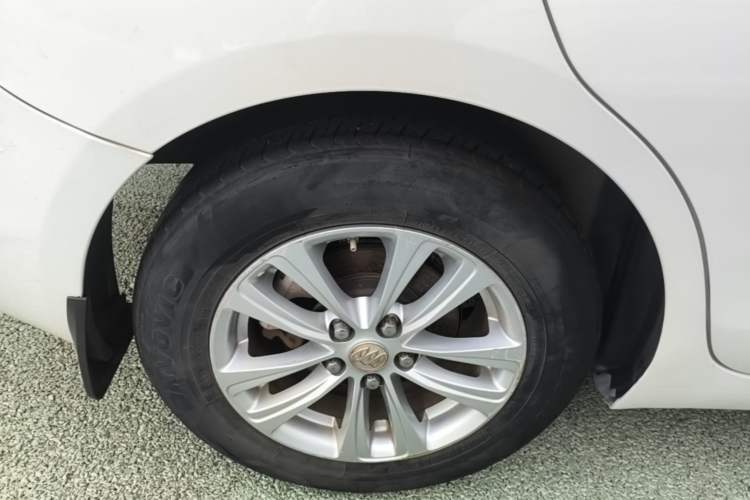 Used Buick GT 2017 15N Automatic Entry-Level Trim Right Rear Wheel Hub