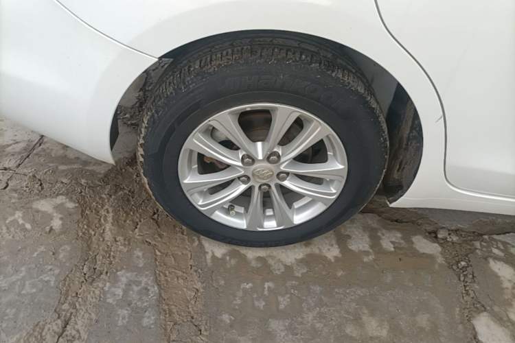 Used Buick GT 2017 15N Automatic Entry-Level Trim Right Rear Wheel Hub