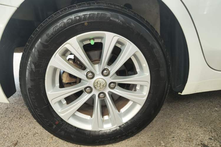 Used Buick GT 2017 15N Manual Entry-Level Trim Right Rear Wheel Hub