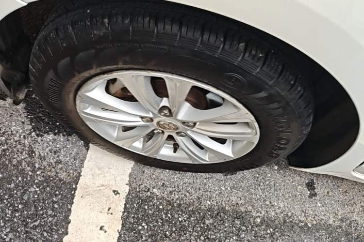 Used Buick GT 2017 15N Automatic Entry-Level Trim Right Rear Wheel Hub