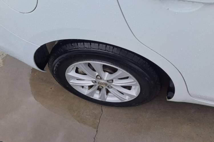 Used Buick GT 2017 15N Automatic Entry-Level Trim Right Rear Wheel Hub