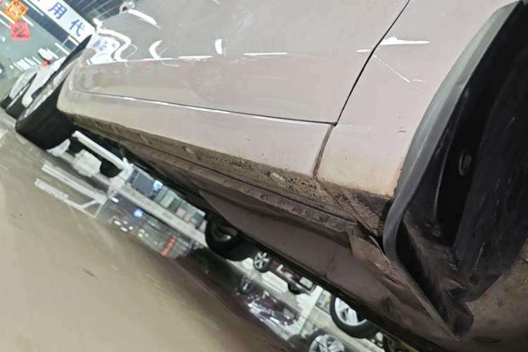 Used Buick GT 2017 15N Automatic Elite Version Right Side Sill