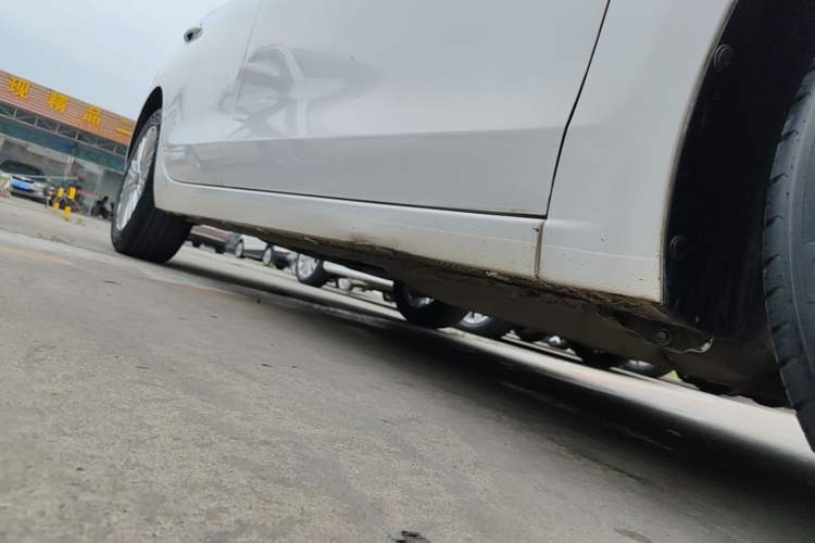 Used Buick GT 2017 15N Automatic Elite Version Right Side Sill