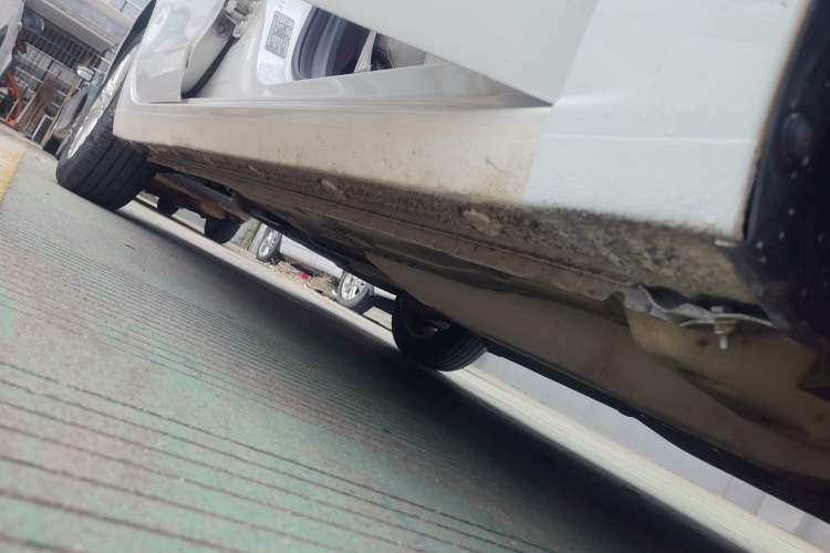 Used Buick GT 2017 15N Automatic Elite Version Right Side Sill