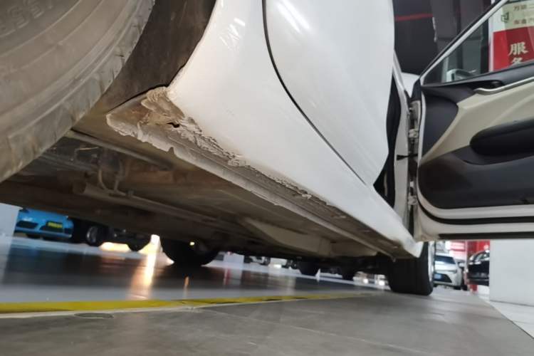 Used Buick GT 2017 15N Automatic Elite Version Right Side Sill