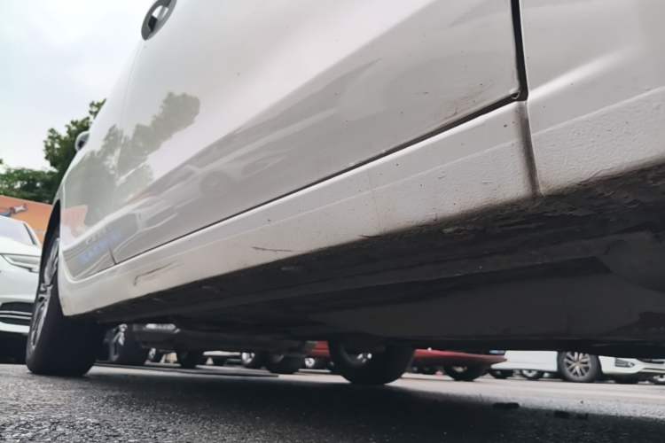 Used Buick GT 2017 15N Automatic Deluxe Edition Right Side Sill