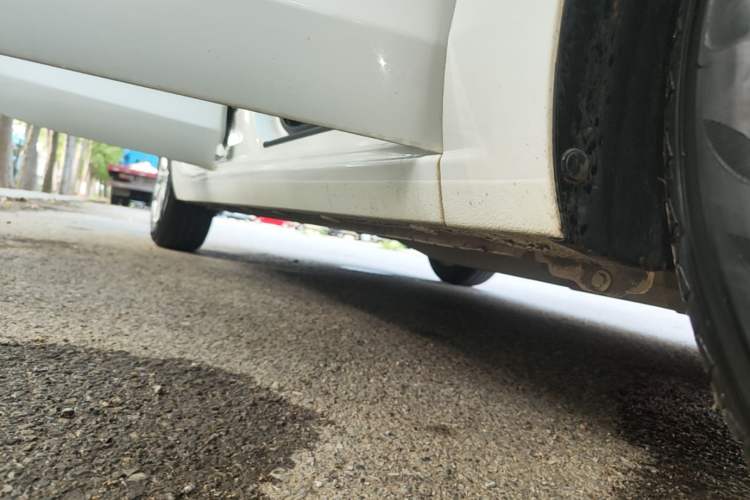 Used Buick GT 2017 15N Manual Entry-Level Trim Right Side Sill