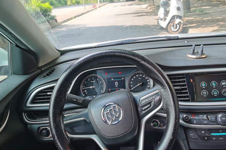 Used Buick GT 2017 15N Automatic Deluxe Edition Steering Wheel