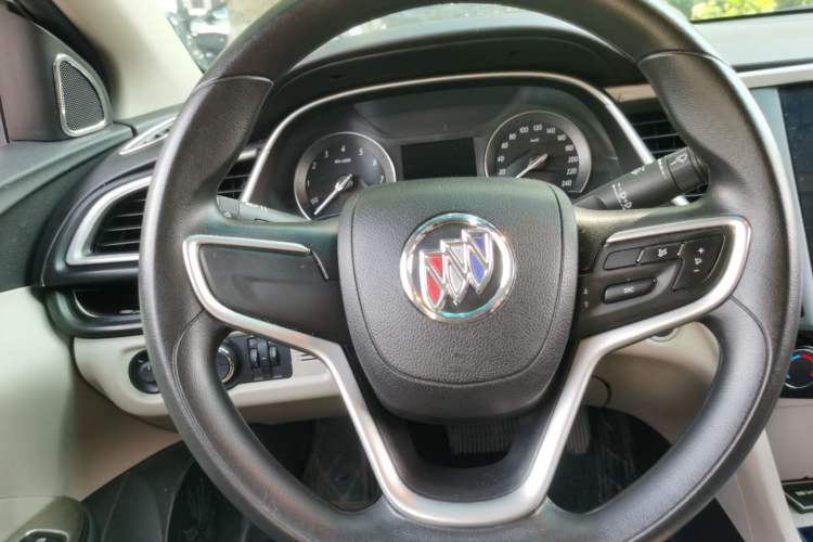Used Buick GT 2017 15N Automatic Elite Version Steering Wheel