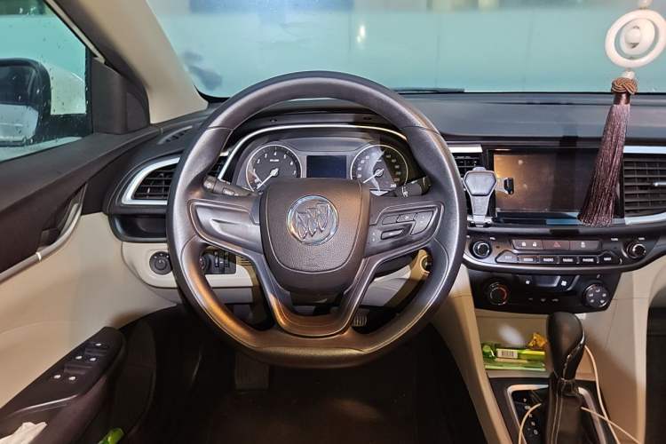 Used Buick GT 2017 15N Automatic Elite Version Steering Wheel