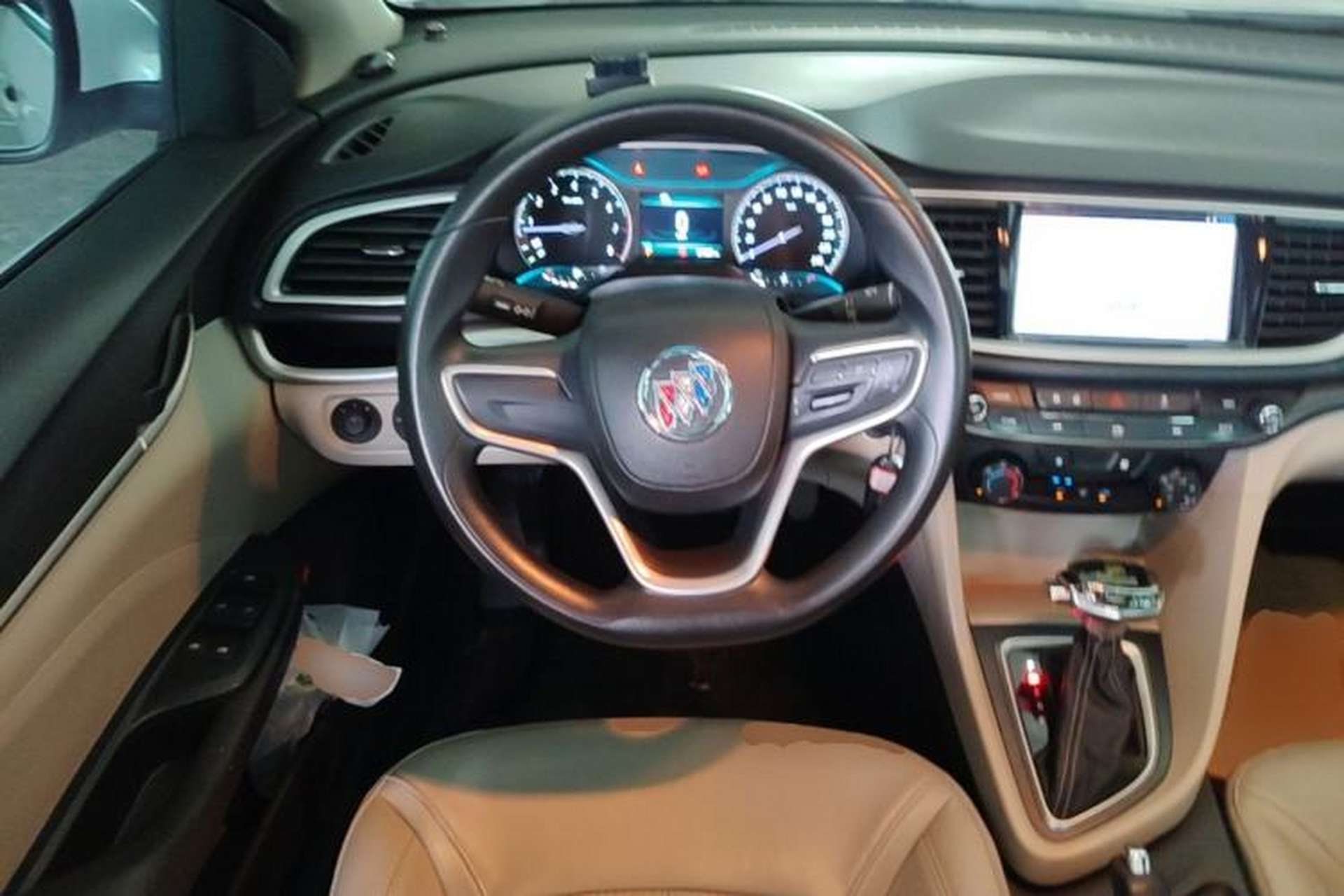 Used Buick GT 2017 15N Automatic Elite Version Steering Wheel