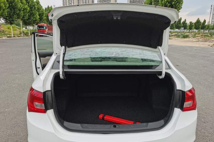 Used Buick GT 2017 15N Manual Entry-Level Trim Trunk