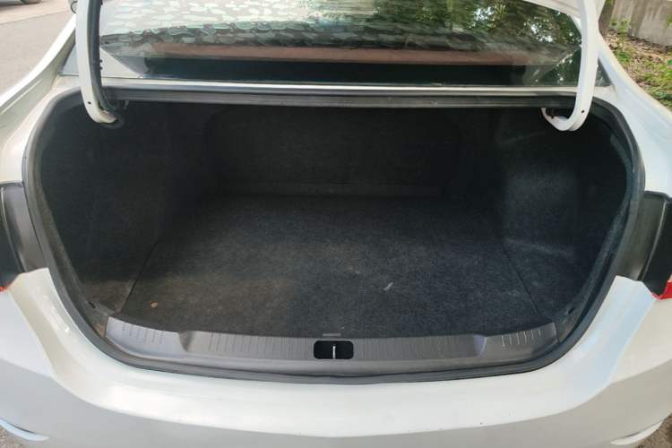 Used Buick GT 2017 15N Manual Entry-Level Trim Trunk