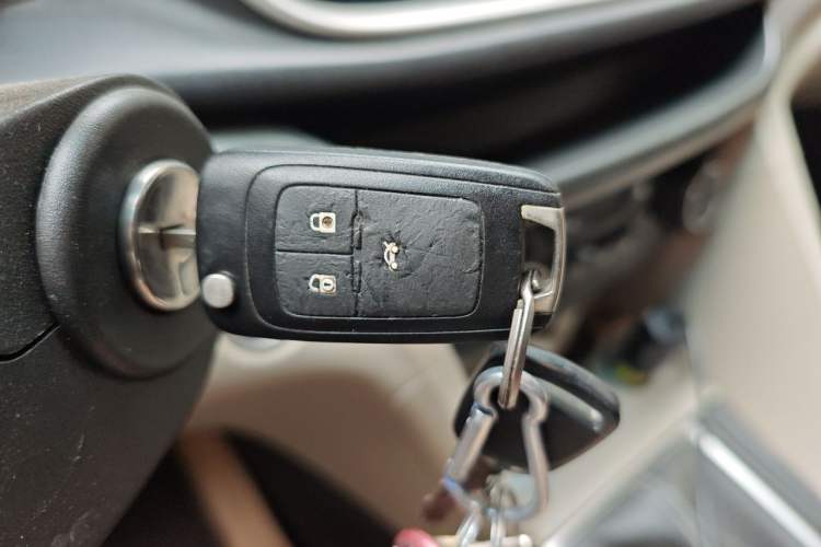 Used Buick GT 2017 15N Manual Entry-Level Trim Vehicle Key