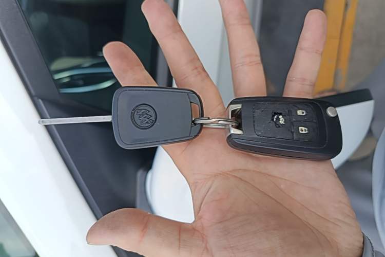 Used Buick GT 2017 15N Manual Entry-Level Trim Vehicle Key