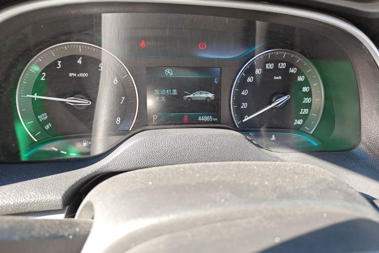 Used Buick GT 2017 15N Automatic Elite Version Odometer Close Up
