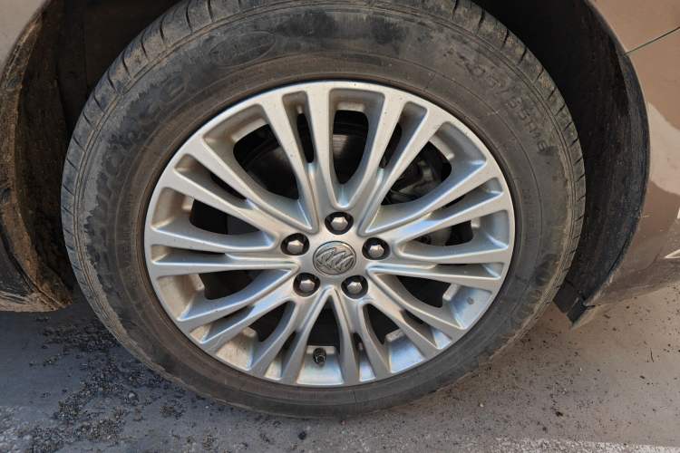 Used Buick GT 2017 15N Automatic Elite Version Right Front Wheel Hub