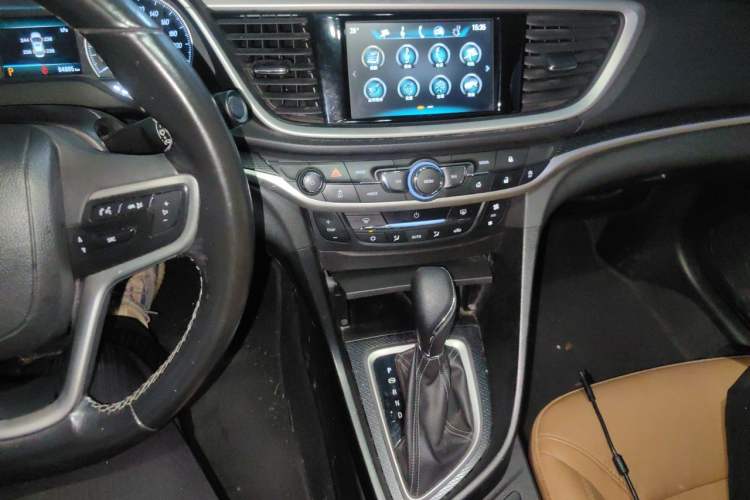Used Buick GT 2018 18T Automatic Flagship Model Audio And AC Panel