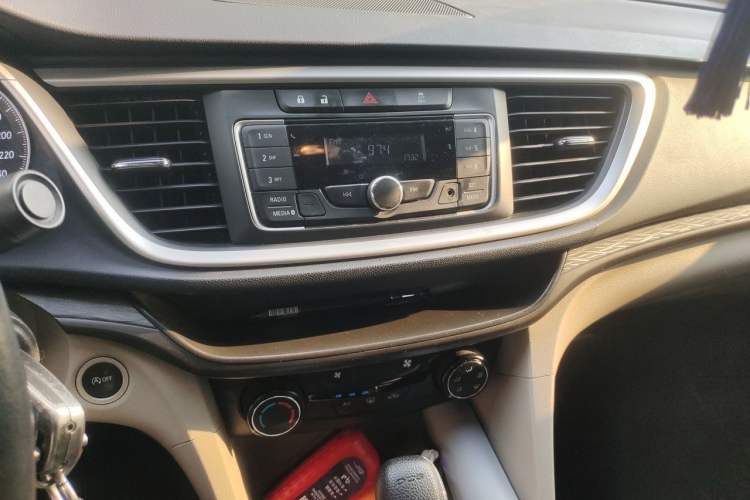 Used Buick GT 2018 15T Dual-Clutch Advanced Model China V Standard Audio And AC Panel