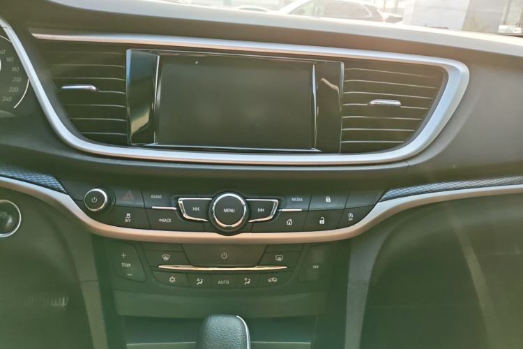 Used Buick GT 2018 18T Automatic Flagship Model Audio And AC Panel