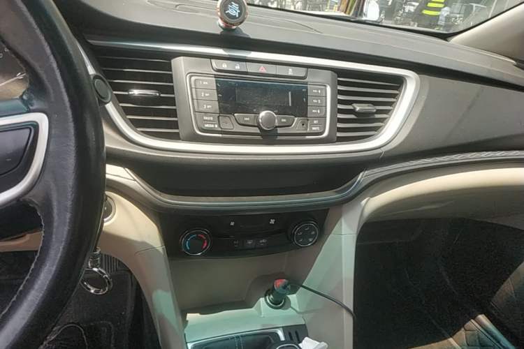 Used Buick GT 2018 15T Manual Elite Version China V Standard Audio And AC Panel