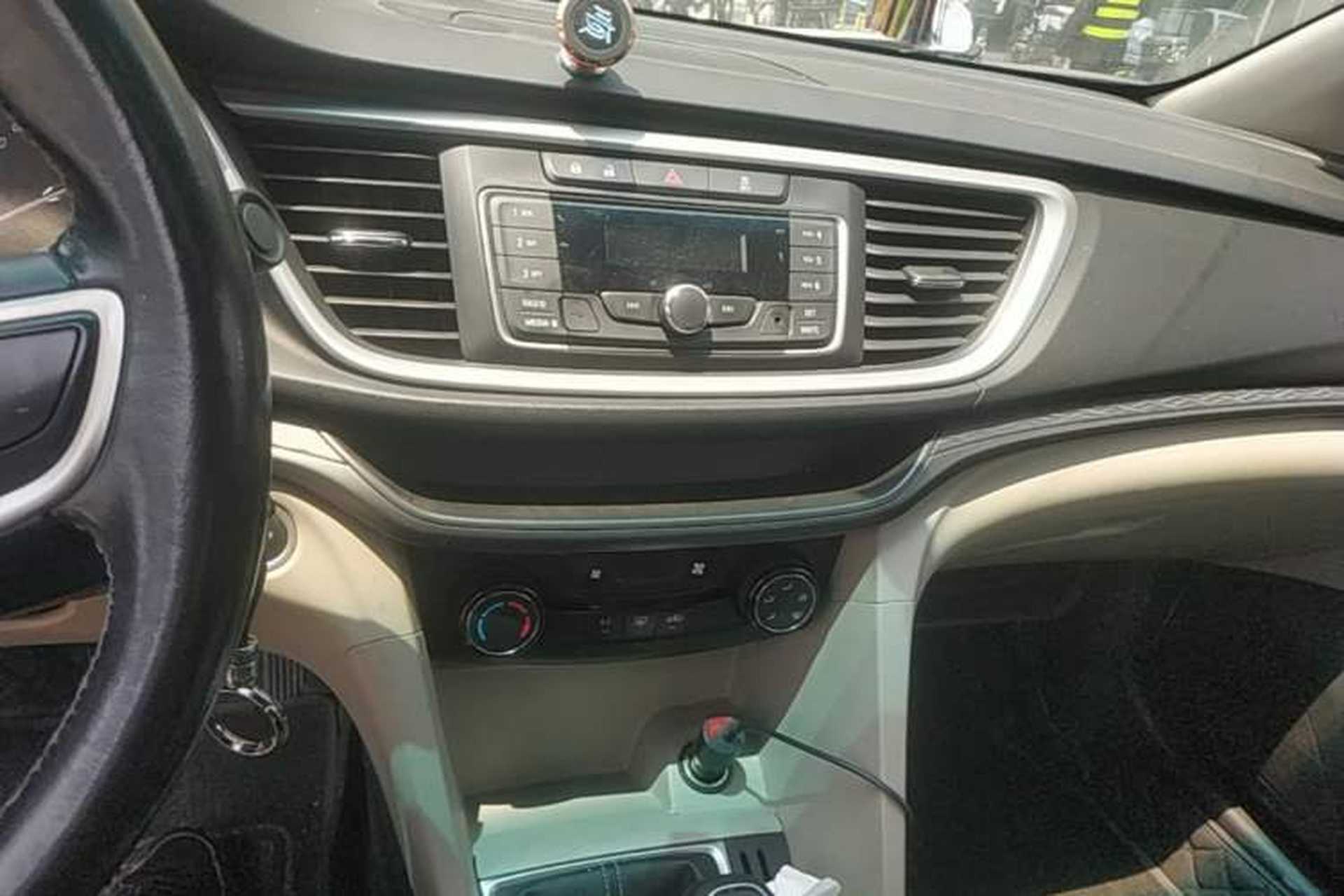 Used Buick GT 2018 15T Manual Elite Version China V Standard Audio And AC Panel