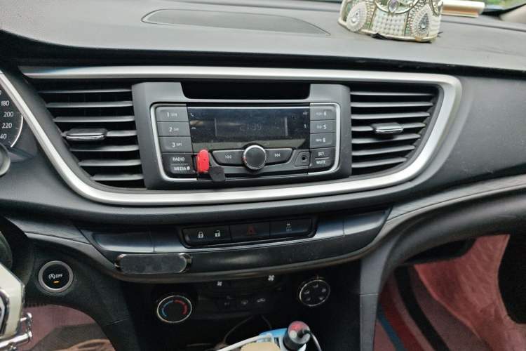Used Buick GT 2018 18T Automatic Elite Model Audio And AC Panel