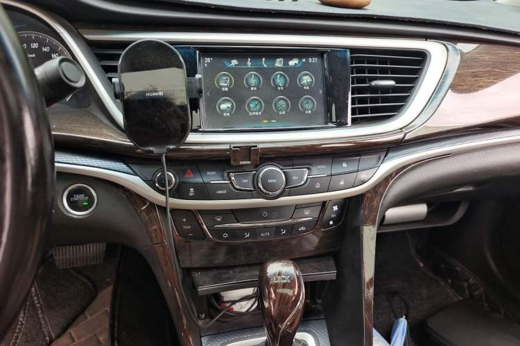 Used Buick GT 2018 18T Automatic Flagship Model Audio And AC Panel