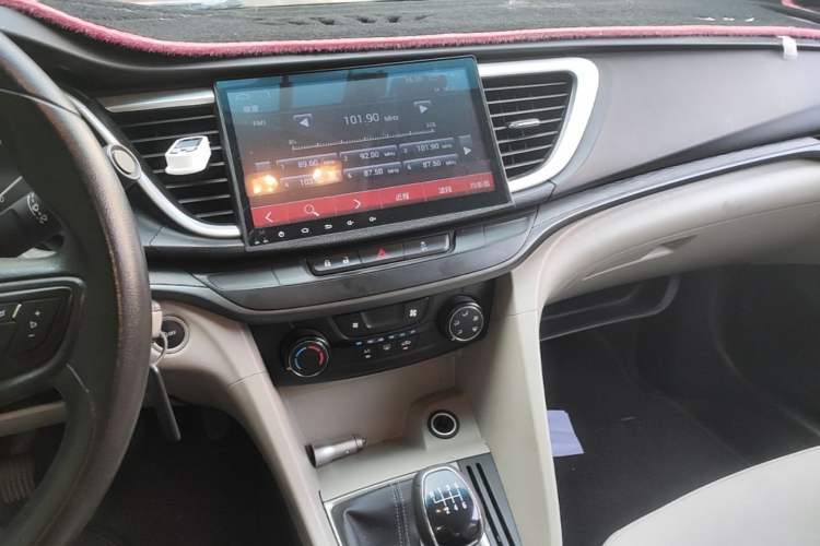 Used Buick GT 2018 15T Manual Entry-Level Version China V Standard Audio And AC Panel