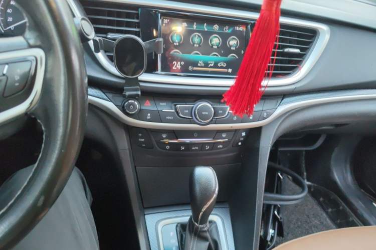 Used Buick GT 2018 18T Automatic Flagship Model Audio And AC Panel