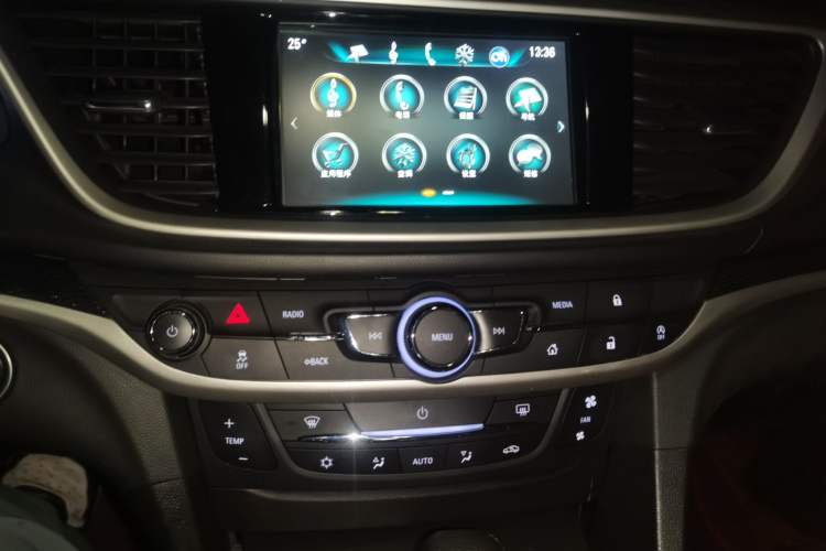 Used Buick GT 2018 18T Automatic Flagship Model Audio And AC Panel