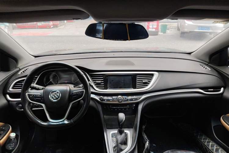 Used Buick GT 2018 18T Automatic Flagship Model Center Console