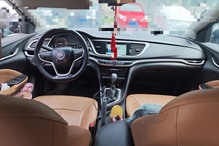 Used Buick GT 2018 18T Automatic Flagship Model Center Console