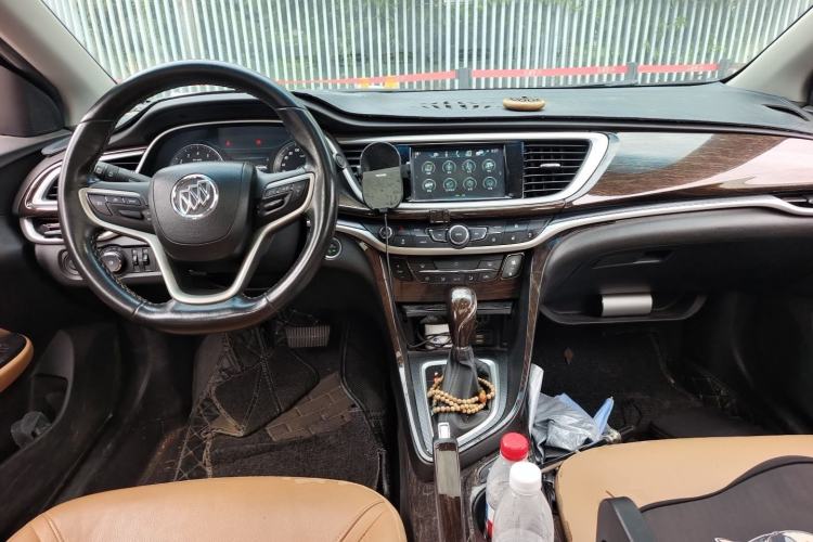 Used Buick GT 2018 18T Automatic Flagship Model Center Console