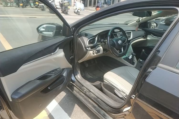 Used Buick GT 2018 15T Manual Elite Version China V Standard Driver Seat