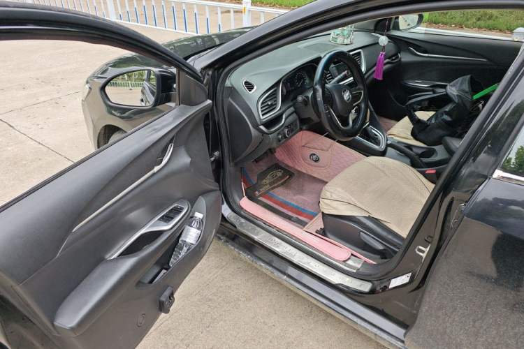 Used Buick GT 2018 18T Automatic Elite Model Driver Seat