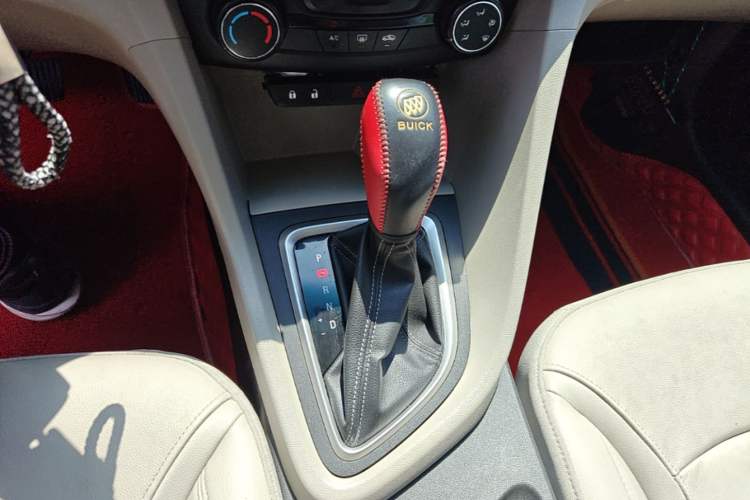 Used Buick GT 2018 15T Dual-Clutch Elite Model China V Standard Gear Lever