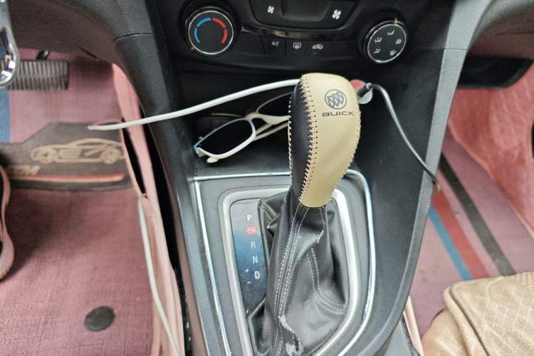 Used Buick GT 2018 18T Automatic Elite Model Gear Lever