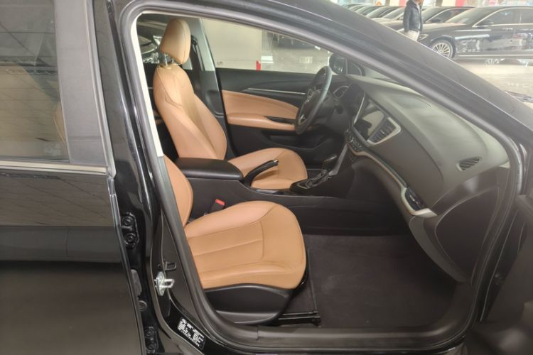 Used Buick GT 2018 18T Automatic Flagship Model Interior 9