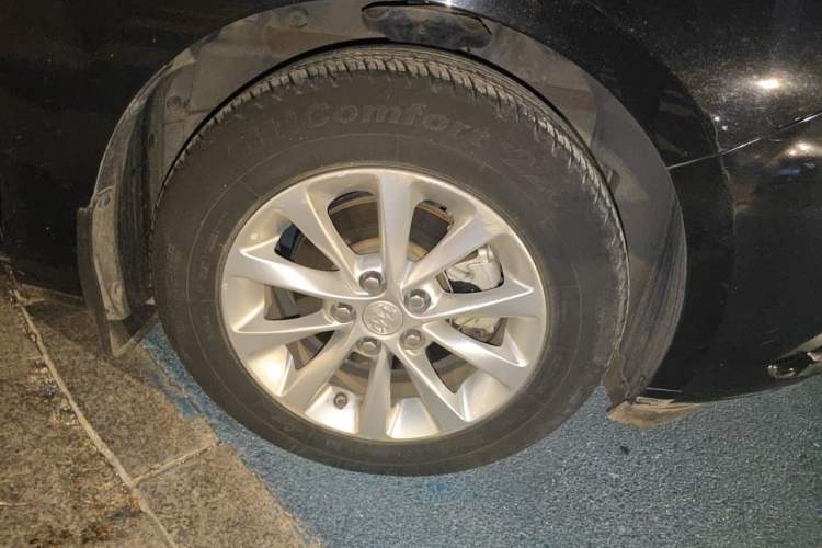 Used Buick GT 2018 15T Dual-Clutch Advanced Model China V Standard Right Front Wheel Hub