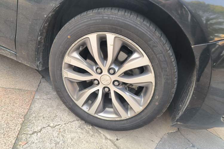Used Buick GT 2018 18T Automatic Elite Model Right Front Wheel Hub