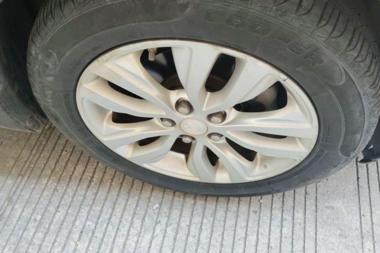 Used Buick GT 2018 15T Dual-Clutch Elite Model China V Standard Right Front Wheel Hub