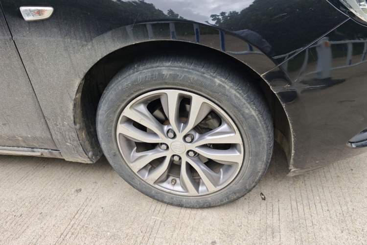 Used Buick GT 2018 18T Automatic Elite Model Right Front Wheel Hub