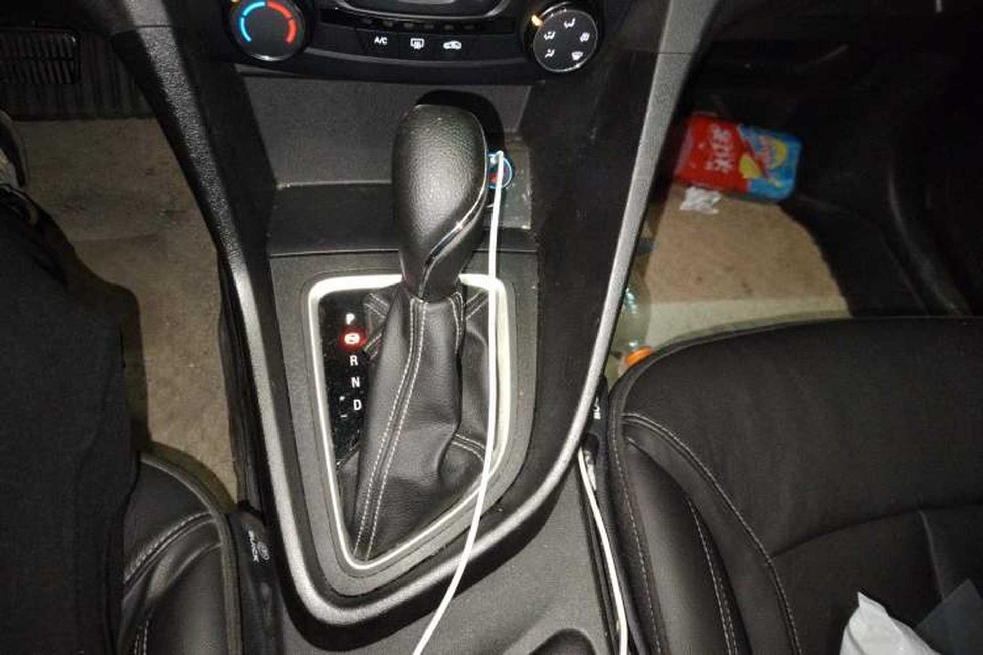 Used Buick GT 2018 18T Automatic Elite Model Gear Lever