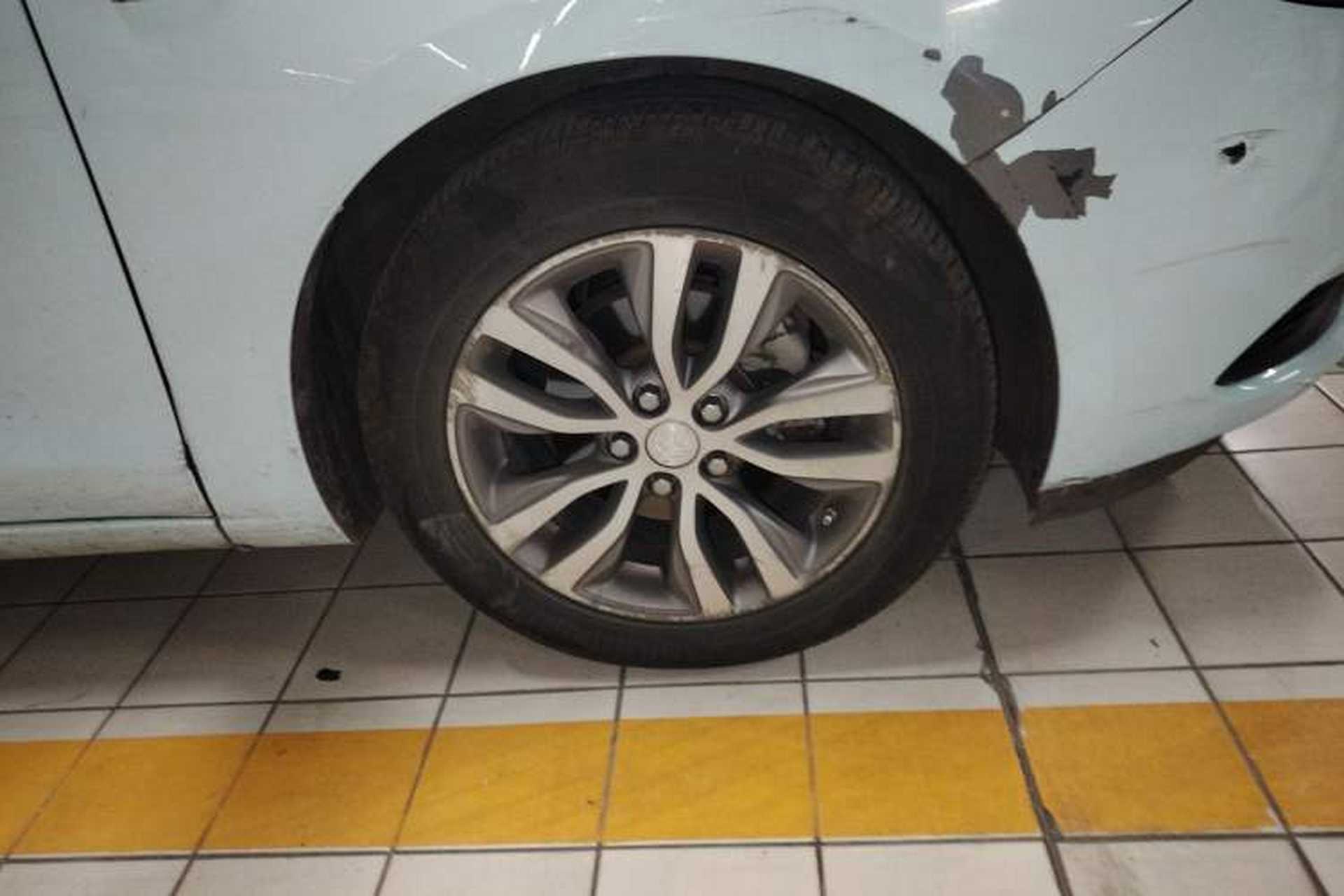 Used Buick GT 2018 18T Automatic Elite Model Right Front Wheel Hub