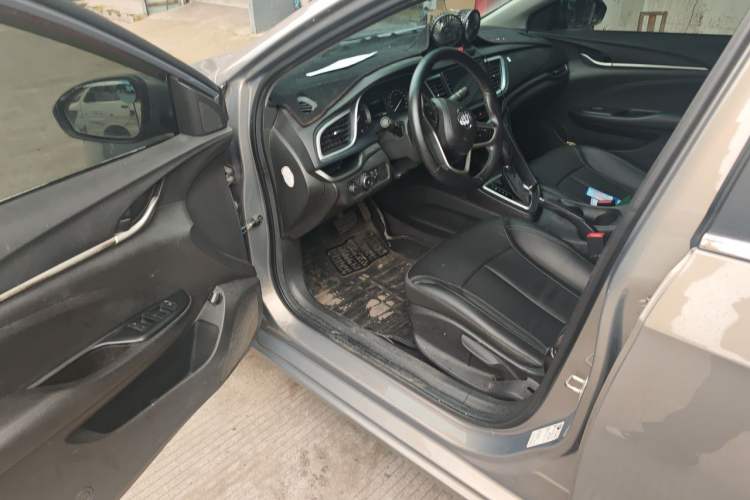 Used Buick GT 2018 18T Automatic Elite Model Driver Seat