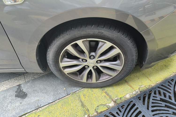 Used Buick GT 2018 18T Automatic Elite Model Right Front Wheel Hub