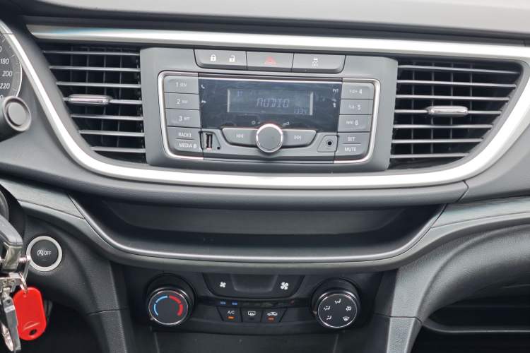 Used Buick GT 2018 18T Automatic Elite Model Audio And AC Panel