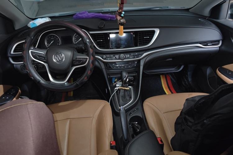 Used Buick GT 2018 18T Automatic Flagship Model Center Console
