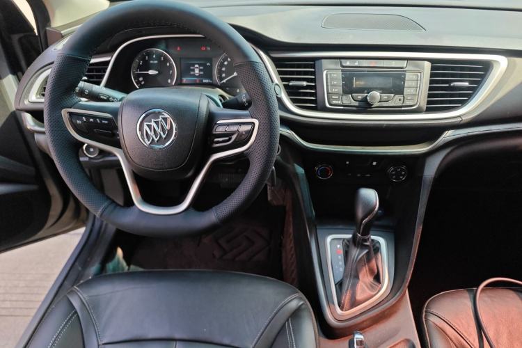 Used Buick GT 2018 18T Automatic Elite Model Center Console